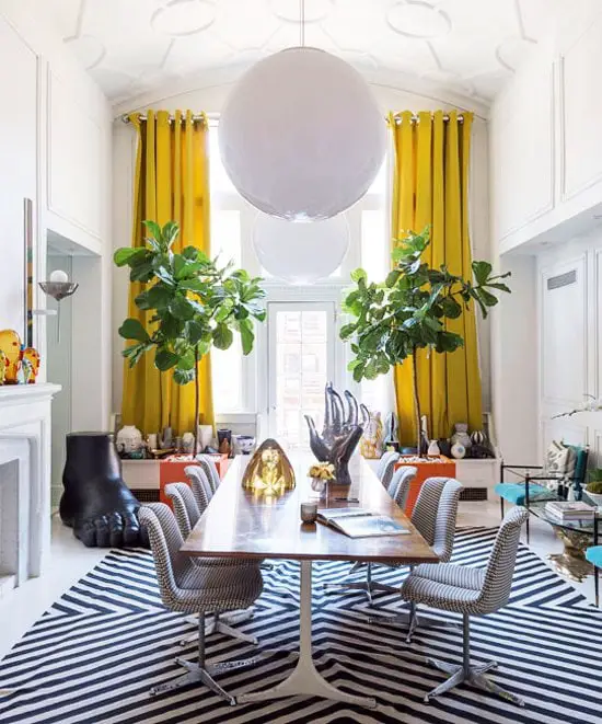 Bold dining room design in Jonathan Adler's NYC apartment via @thouswellblog